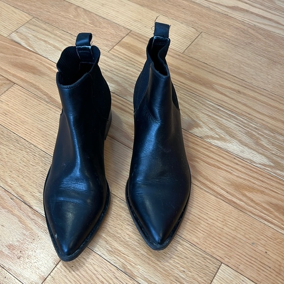 Black Steve Madden Boots “Jingle” - Picture 1 of 4